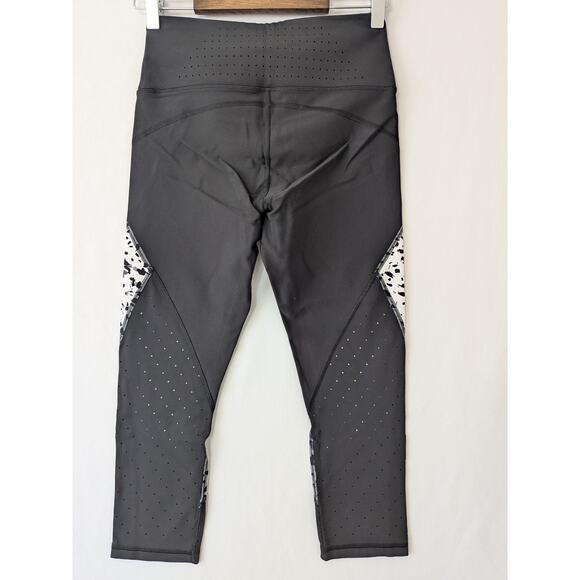 Athleta Printed Stealth TruCool Capri Small Gym Running Athletic Black White - Picture 5 of 12